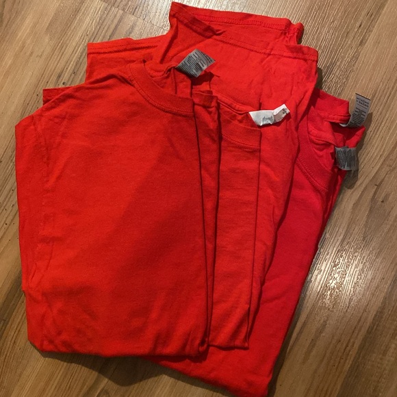 Gildan Red T-Shirts - Picture 3 of 4